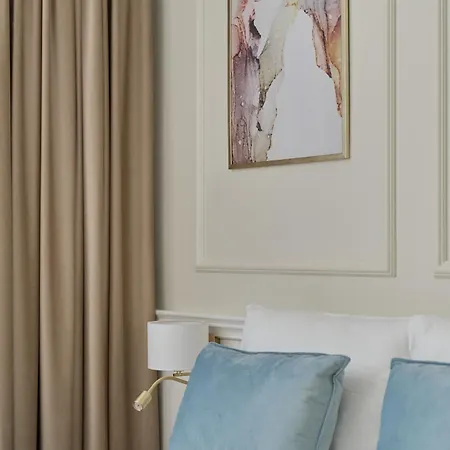 Pastel & Floral With Parking In By Renters Lägenhet *