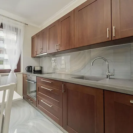 Pastel & Floral With Parking In By Renters Lägenhet *