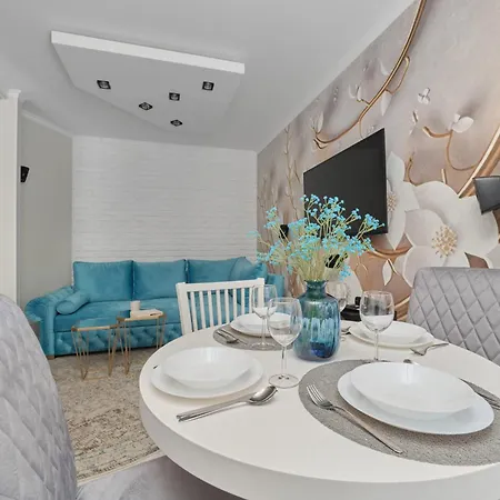 Pastel & Floral With Parking In By Renters Lägenhet *